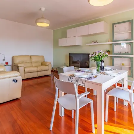 Awesome In With Kitchen דירה