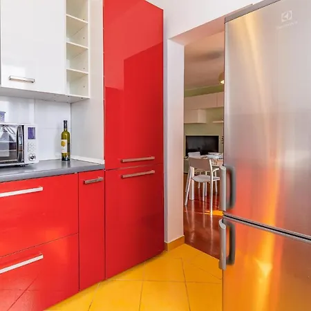 Awesome In With Kitchen Apartman Pula