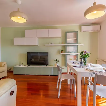 Awesome In With Kitchen פולה